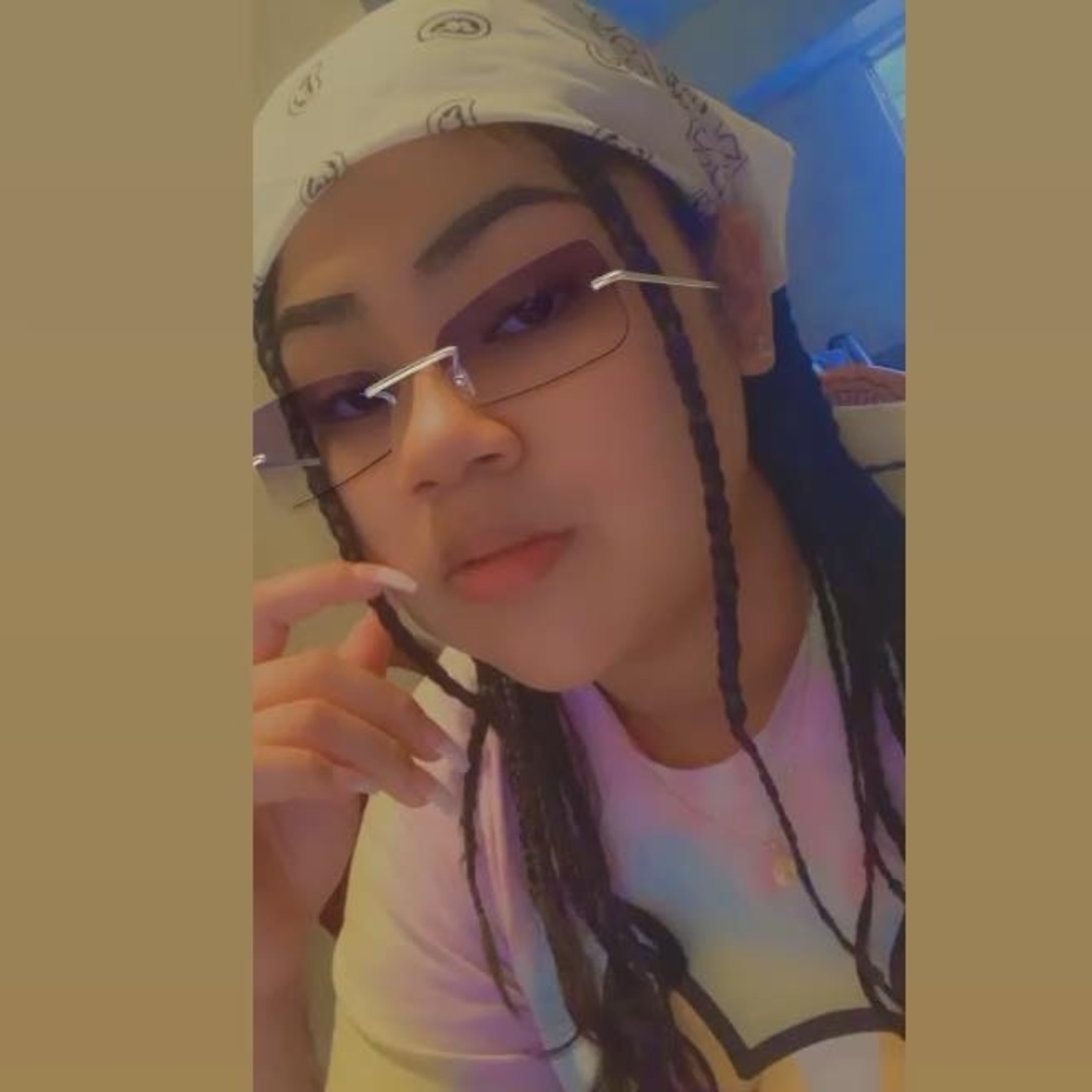 Meet your Posher, Alejandra